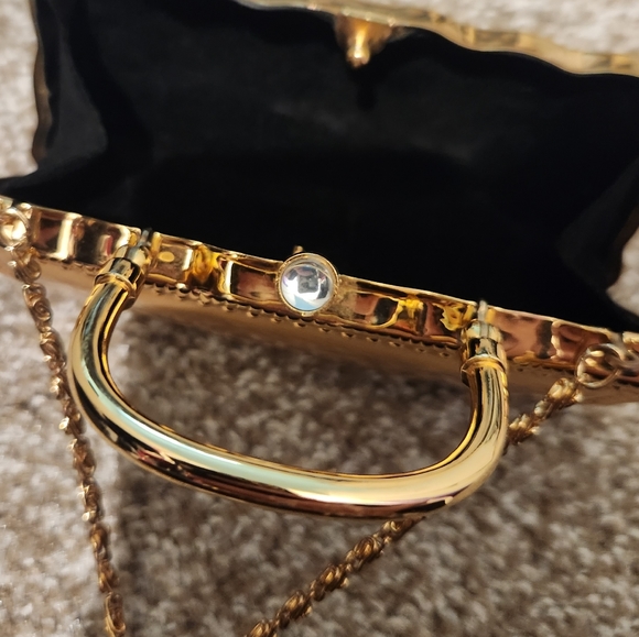 Vintage 1930s Gold Clutch with Rhinestone detailing and gold chain - Picture 9 of 11